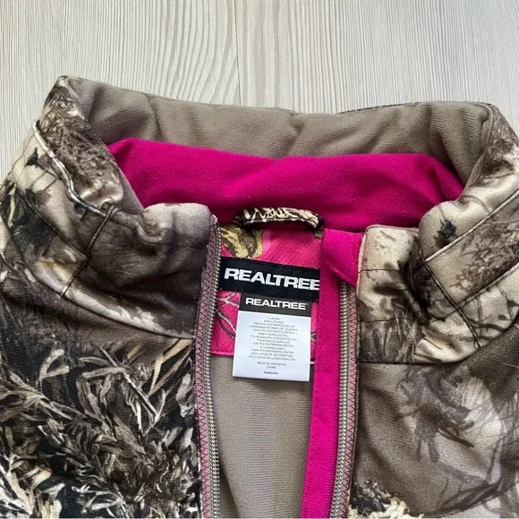 Realtree Camouflage Puffer Jacket with Pink Accents - Picture 4 of 6